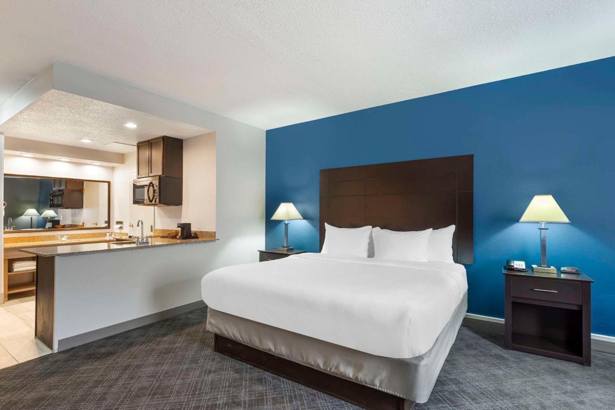 Baymont by Wyndham Mundelein Libertyville Area Exterior foto